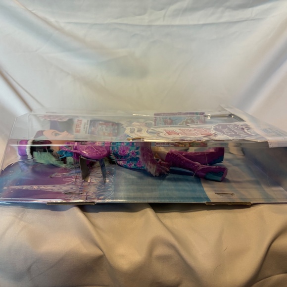 Madeline Hatter Ever After High Epic Winter Doll - Picture 9 of 11